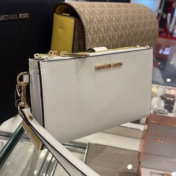 MICHAEL KORS LARGE DOUBLE ZIP WRISTLET WALLET PHONE CASE CLUTCH 
Optic White - Picture 2 of 16